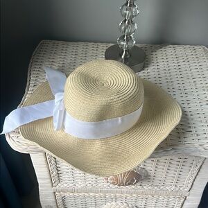 EUC lady hagan golf Straw Sun Hat with White Ribbon